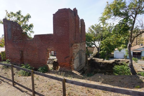 [Picture of Oddfellows Hall ruins from side]